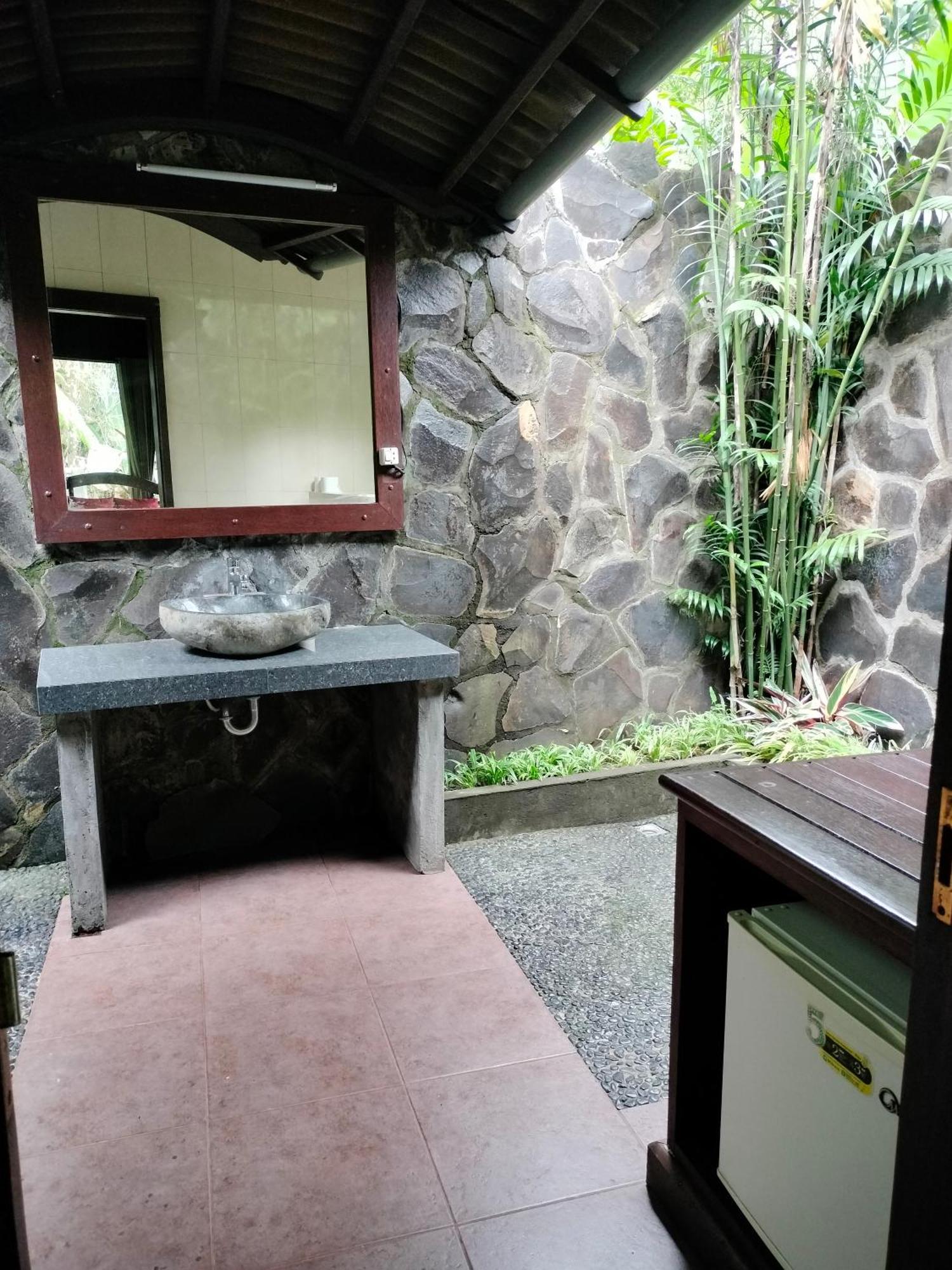 Bintang Munduk Hotel Bagian luar foto